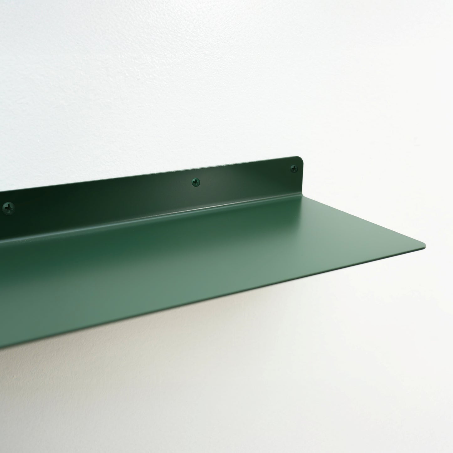 Modern Metal Floating Shelf - Minimalist Wall Storage & Display