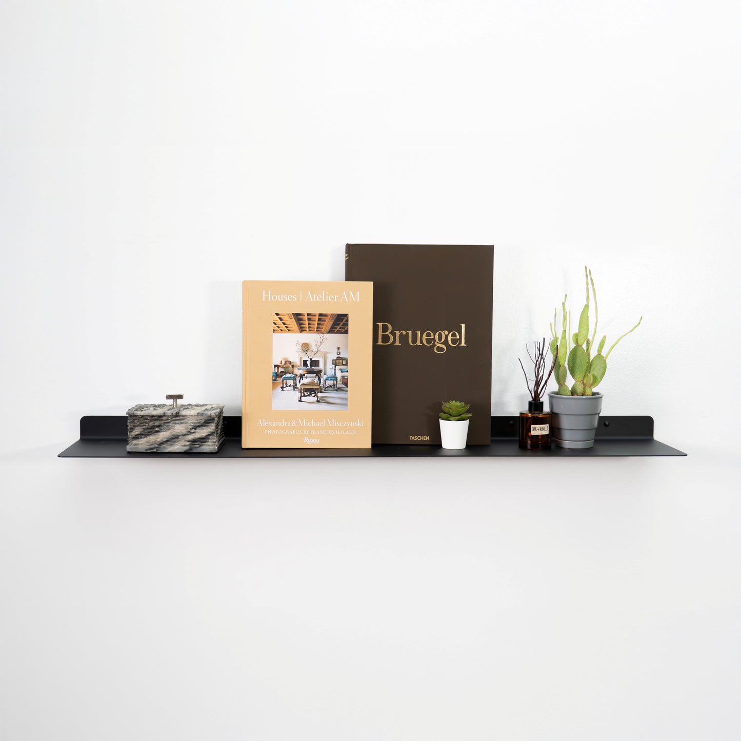 Modern Metal Floating Shelf - Minimalist Wall Storage & Display